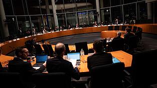 In den Untersuchungsausschuss kommen Kanzler und Vizekanzler. (Archivbild) In den Untersuchungsausschuss kommen Kanzler und Vizekanzler. (Archivbild)