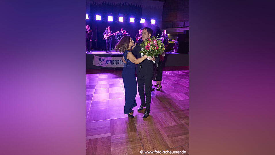 Die Metzgerzunft hat am Samstagabend in die Joseph-von-Fraunhofer-Halle eingeladen. Die Metzgerzunft hat am Samstagabend in die Joseph-von-Fraunhofer-Halle eingeladen.