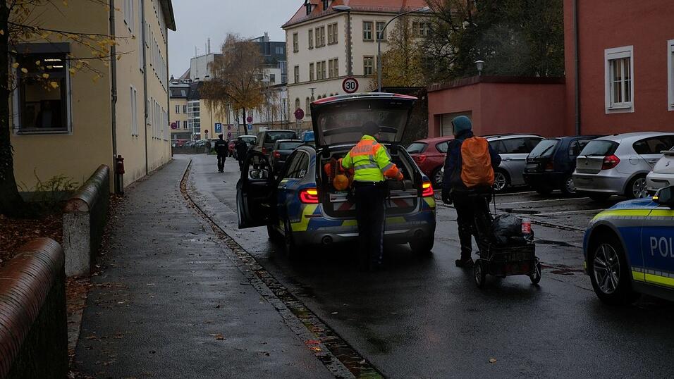 Wegen einer Bombendrohung ist derzeit das Gebiet um die Berufsschule in der Pestalozzistraße in Straubing gesperrt.