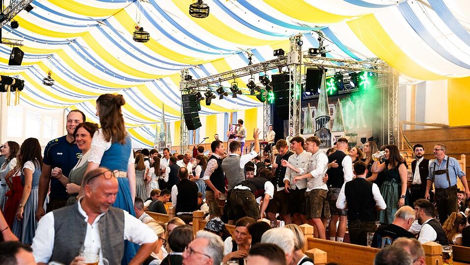 Die Partybilder vom Freitag, 14. August, aus dem Festzelt Reisinger. Die Partybilder vom Freitag, 14. August, aus dem Festzelt Reisinger.