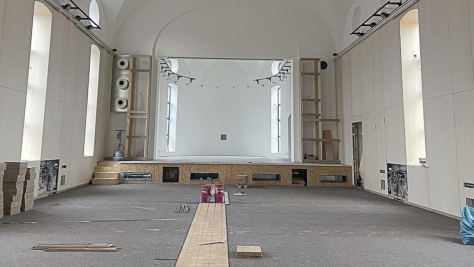 In der ehemaligen Kirche sollen zum Beispiel Orgelkonzerte oder Vorlesungen stattfinden. Der Saal bietet knapp 200 Gästen Platz.