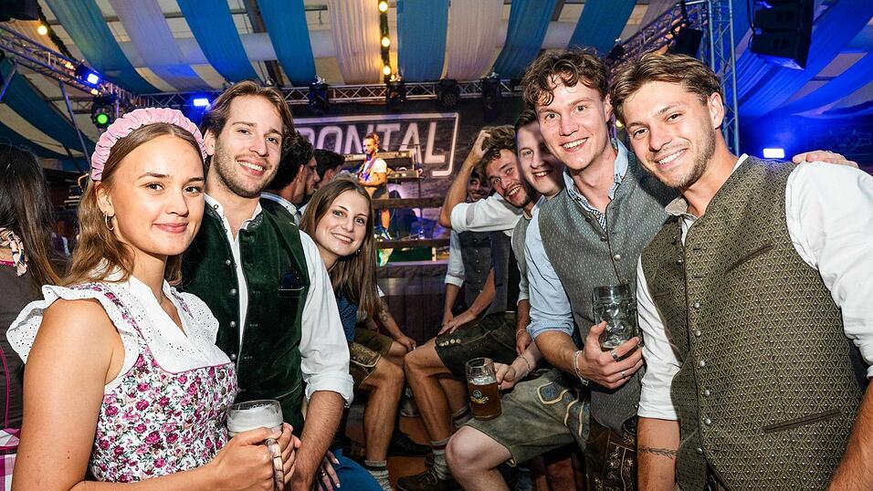 Die Partybilder vom Montag, 17. August, aus dem Festzelt Wenisch. Die Partybilder vom Montag, 17. August, aus dem Festzelt Wenisch.