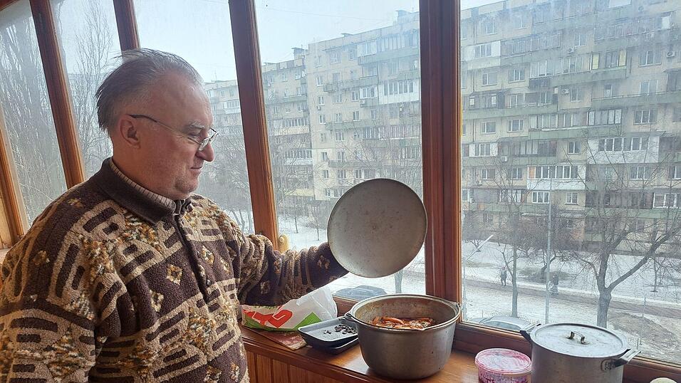 Bei winterlichen Temperaturen werden die in ukrainischen Städten üblichen verglasten Balkons zu Kühlschränken. (Archivbild) Bei winterlichen Temperaturen werden die in ukrainischen Städten üblichen verglasten Balkons zu Kühlschränken. (Archivbild)