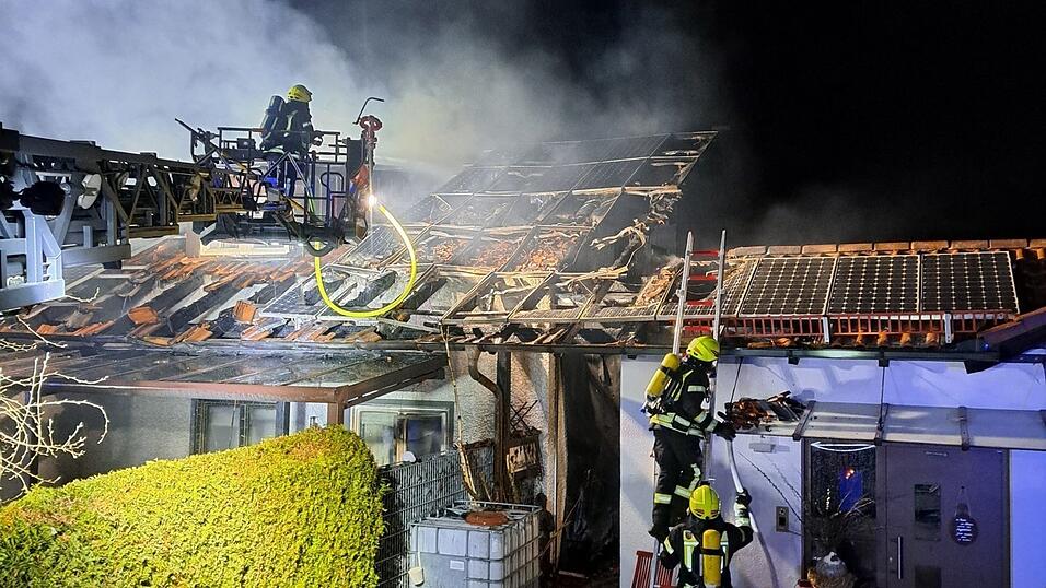 In Geiselh&ouml;ring (Bild) und in Bogen-Furth hat vergangene Woche jeweils der Dachstuhl eines Hauses gebrannt.