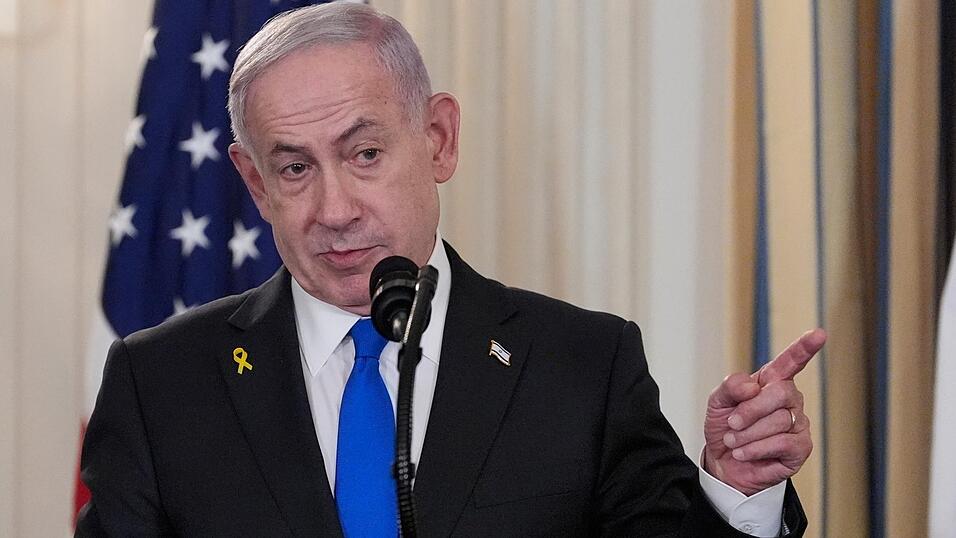 Gegen den israelischen Ministerpräsidenten Benjamin Netanjahu laufen seit mehreren Jahren verschiedene Strafverfahren wegen Korruption und Vorteilsnahme im Amt. Gegen den israelischen Ministerpräsidenten Benjamin Netanjahu laufen seit mehreren Jahren verschiedene Strafverfahren wegen Korruption und Vorteilsnahme im Amt.