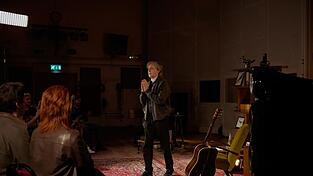 McCartney bei der Pr&auml;sentation in den Abbey Road Studios.