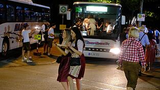 Bis zum Busbahnhof am Hagen in Straubing, direkt neben dem G&auml;ubodenvolksfest, fahren die Busse - und von dort aus auch wieder zur&uuml;ck.