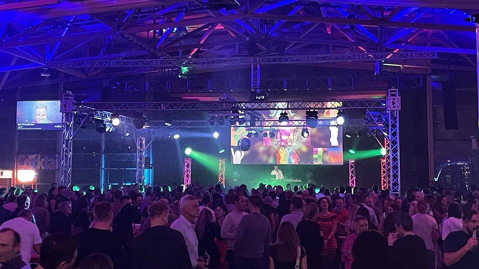 Beste Stimmung herrschte wieder auf der Eskara Ü30-Party. Beste Stimmung herrschte wieder auf der Eskara Ü30-Party.