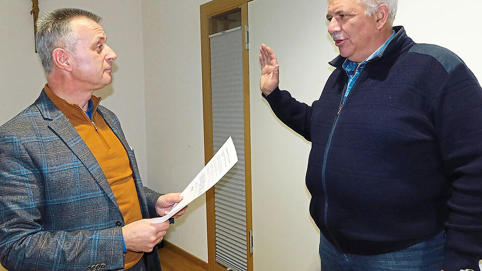 Als neuer Gemeinderat wurde von B&uuml;rgermeister Hans Biederer Markus Bauer aus Geisling vereidigt.