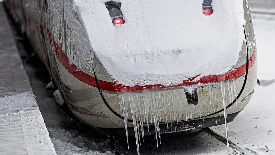 Im Bahnverkehr gibt es weiterhin starke Einschränkungen. Im Bahnverkehr gibt es weiterhin starke Einschränkungen.