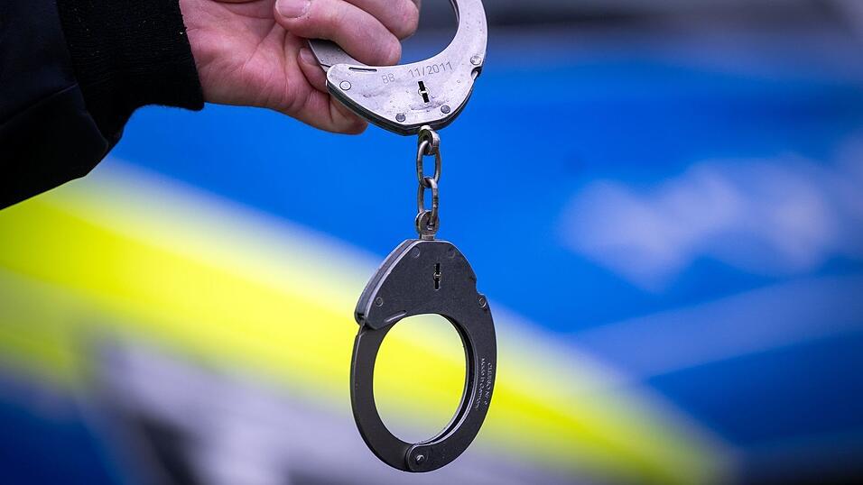 Der 27-Jährige zeigte sich gegenüber der Polizei geständig. (Symbolbild) Der 27-Jährige zeigte sich gegenüber der Polizei geständig. (Symbolbild)