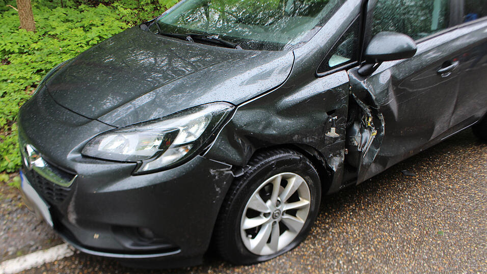 Bei Lerchenhaid hat es am Sonntagvormittag gekracht. Bei Lerchenhaid hat es am Sonntagvormittag gekracht.