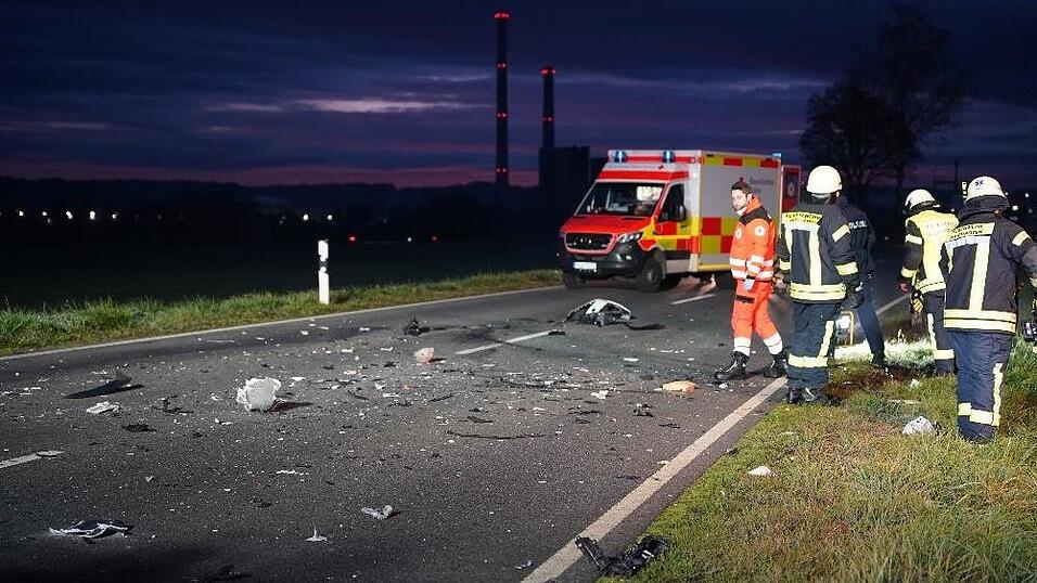 Auf der B8 im Kreis Deggendorf hat sich am Dienstagmorgen ein schwerer Unfall ereignet. Auf der B8 im Kreis Deggendorf hat sich am Dienstagmorgen ein schwerer Unfall ereignet.