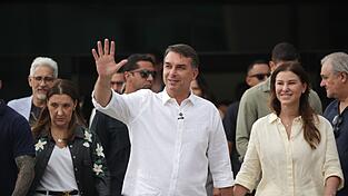 Flavio Bolsonaro und seine Frau Fernanda haben Brasilien verlassen. (Archivfoto) Flavio Bolsonaro und seine Frau Fernanda haben Brasilien verlassen. (Archivfoto)