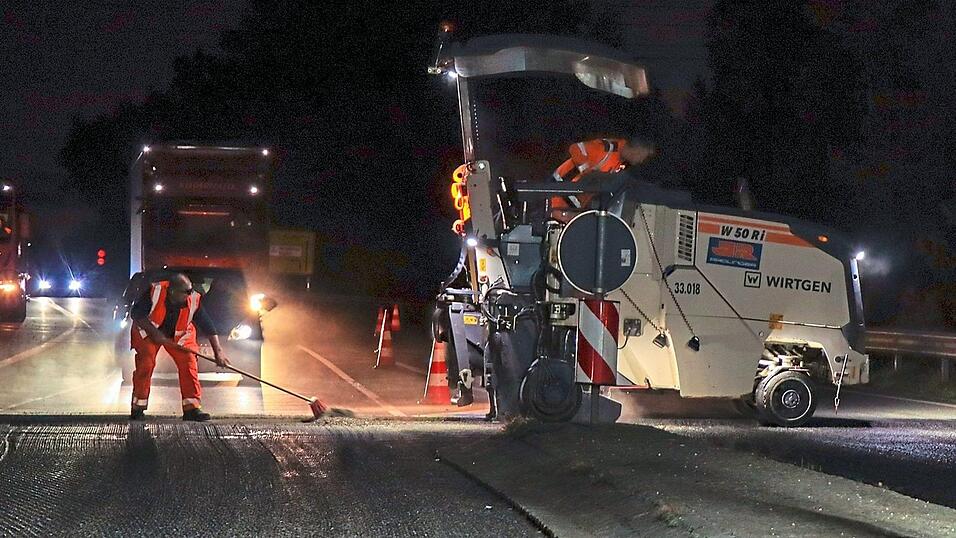 Letzte Fräsarbeiten an der Ausfahrt Richtung Süden.