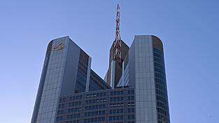 Die Commerzbank legt Zahlen für das zweite Quartal vor. (Archivbild) Die Commerzbank legt Zahlen für das zweite Quartal vor. (Archivbild)