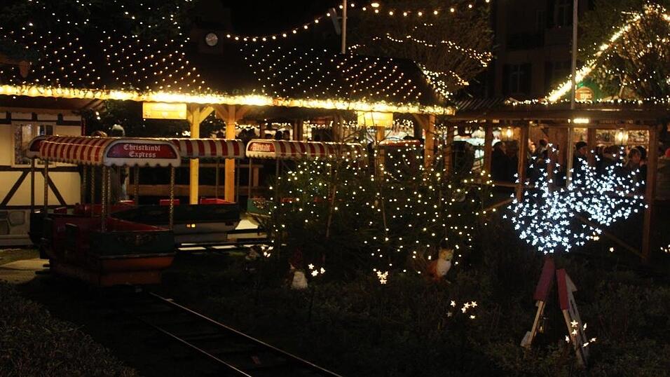Es weihnachtet in Landshut. Am Donnerstag ist der Christkindlmarkt feierlich er&ouml;ffnet worden.