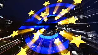Die EZB will die internationale Rolle des Euro an den Finanzmärkten stärken. Die EZB will die internationale Rolle des Euro an den Finanzmärkten stärken.