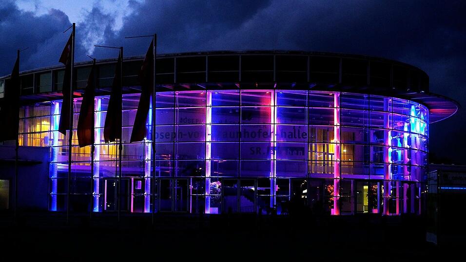 Die Ausstellungs- und Veranstaltungs GmbH, in deren Zuständigkeit auch die Fraunhoferhalle fällt, soll in ein Kommunalunternehmen ungewandelt werden. Darüber stimmt der Stadtrat am kommenden Montag ab. Die Ausstellungs- und Veranstaltungs GmbH, in deren Zuständigkeit auch die Fraunhoferhalle fällt, soll in ein Kommunalunternehmen ungewandelt werden. Darüber stimmt der Stadtrat am kommenden Montag ab.