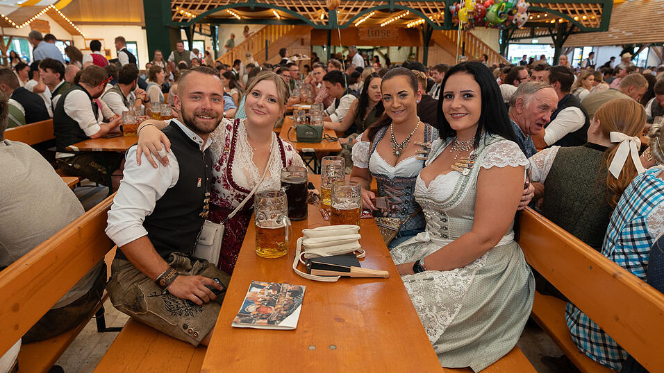 Die Partybilder vom Freitag, 18. August 2023, aus dem Festzelt Nothaft. Die Partybilder vom Freitag, 18. August 2023, aus dem Festzelt Nothaft.