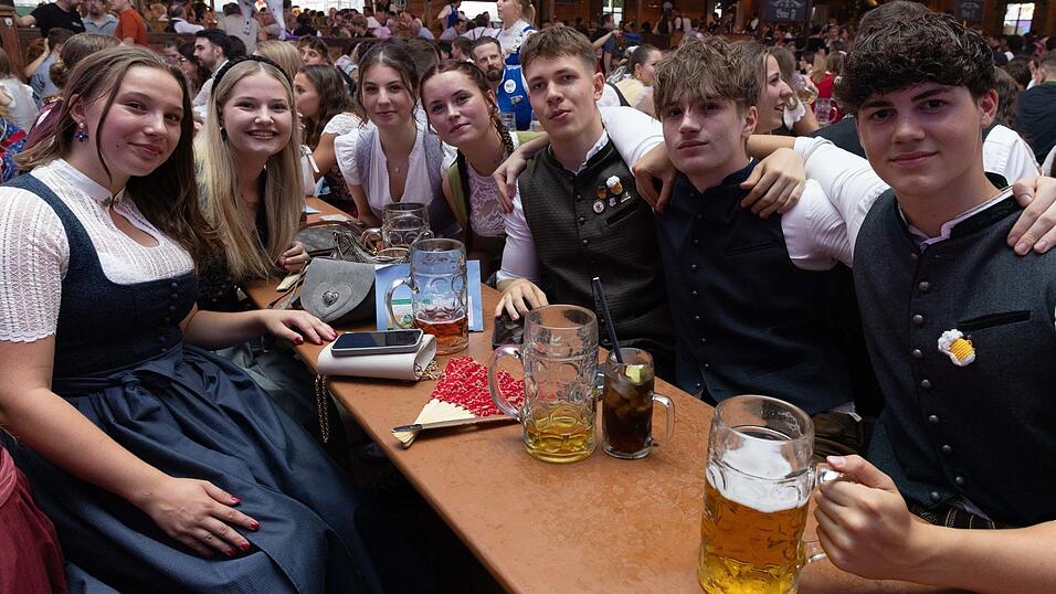 Die Partybilder vom Dienstag, 11. August, aus dem Festzelt Wenisch. Die Partybilder vom Dienstag, 11. August, aus dem Festzelt Wenisch.
