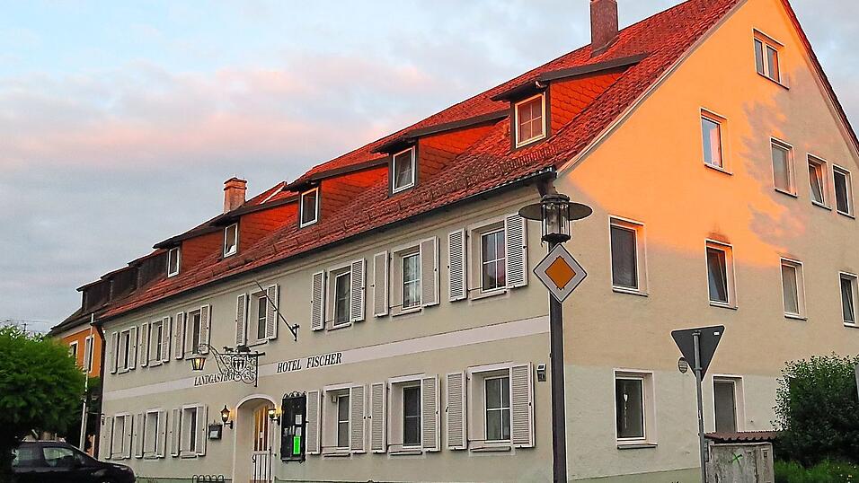 Zum Jahr 2026 kauft die Gemeinde das Gasthaus Fischer-Deutsch.