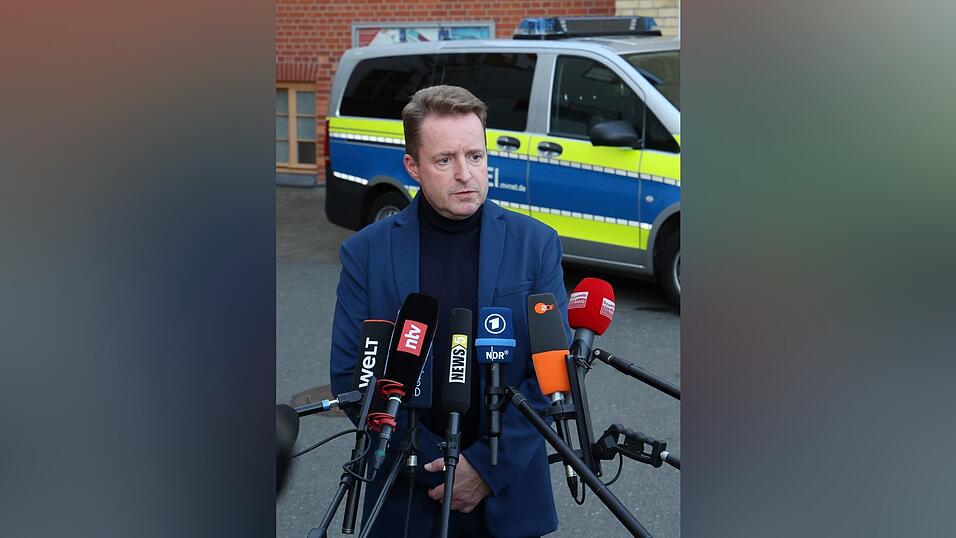 Harald Nowack, Oberstaatsanwalt und Pressesprecher der Staatsanwaltschaft Rostock, unterrichtete die &Ouml;ffentlichkeit im November &uuml;ber die Festnahme der Tatverd&auml;chtigen. (Archivbild)