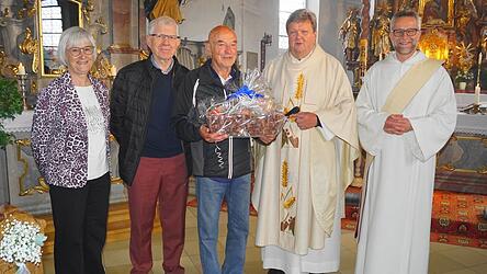 Mit einem letzten &bdquo;Vergelt&rsquo;s Gott&ldquo; verabschiedeten sich Pfarrer, Diakon, Kirchenverwaltung, Pfarrgemeinderat und Pfarrgemeinde von einem Mann, der sich um alles k&uuml;mmerte.