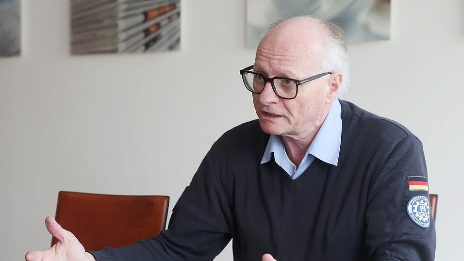 Michael Saller feiert in diesem Jahr seine 45-j&auml;hrige Zugeh&ouml;rigkeit zum THW-Ortsverband Landshut. Besonders lobt er die Jugendarbeit: 'Wir haben in Landshut eine der bayernweit gr&ouml;&szlig;ten THW-Jugendgruppen. Das ist ein Verdienst der guten Arbeit der Jugendbetreuer.'