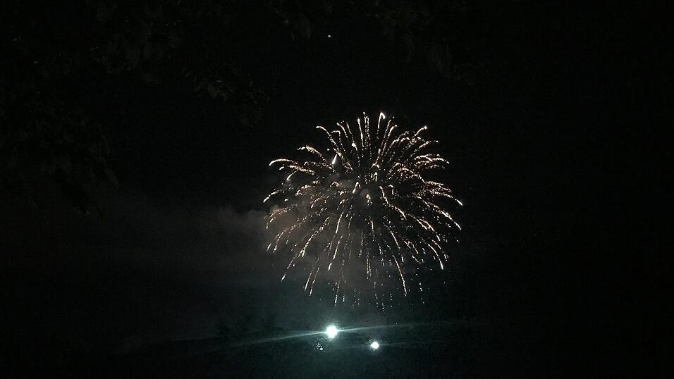 Das war das Abschlussfeuerwerk des Gäubodenvolksfestes 2019. Das war das Abschlussfeuerwerk des Gäubodenvolksfestes 2019.