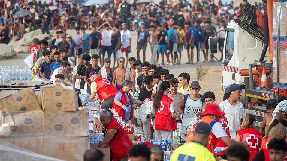 Die meisten Migranten kehrten bald freiwillig zurück, aber Tausende halten sich noch in Ceuta auf. (Archivbild) Die meisten Migranten kehrten bald freiwillig zurück, aber Tausende halten sich noch in Ceuta auf. (Archivbild)