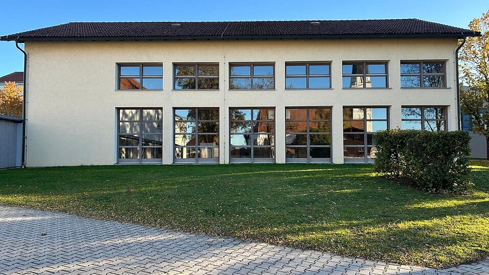 Der Abriss der alten Grundschulturnhalle war eigentlich schon beschlossene Sache. Der Abriss der alten Grundschulturnhalle war eigentlich schon beschlossene Sache.