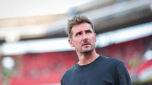 Trainer Klose und seine Nürnberger empfangen Wolfsburg zum Zweitliga-Spitzenspiel. (Archivbild) Trainer Klose und seine Nürnberger empfangen Wolfsburg zum Zweitliga-Spitzenspiel. (Archivbild)