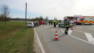 Auf der Kreisstraße bei Kößnach sind am Dienstagvormittag zwei Autos kollidiert. 