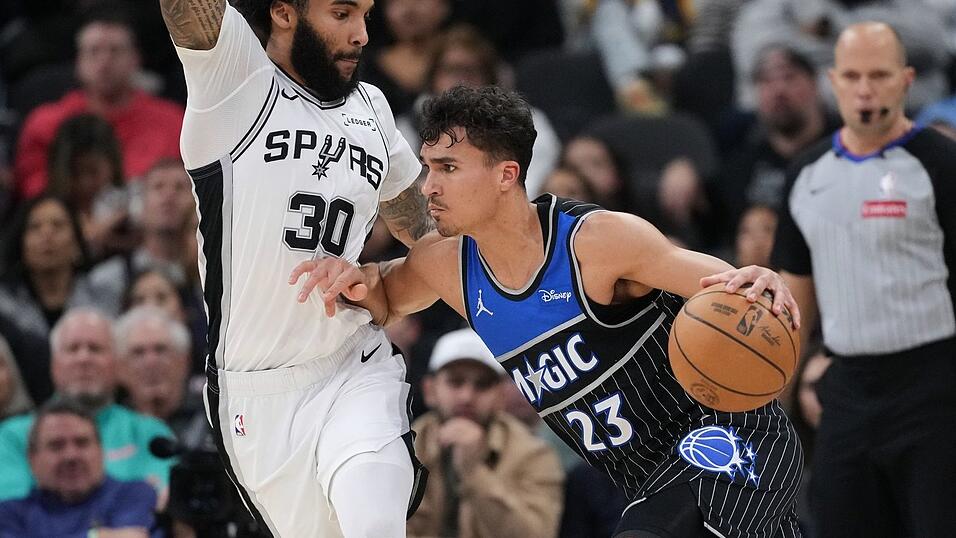 Tristan da Silva (r.) erzielte gegen San Antonio sieben Punkte.