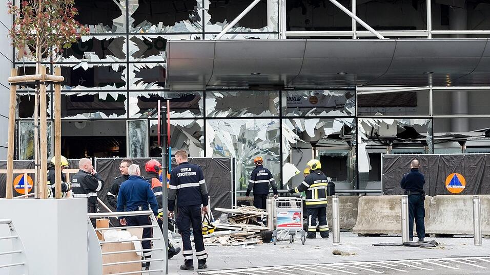Die Abflughalle des Flughafens wurde durch die Explosionen schwer besch&auml;digt. (Archivbild)