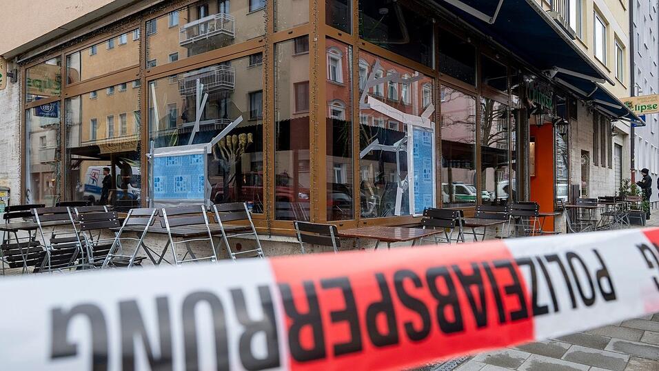 Das Gelände um das Restaurant war nach dem Anschlag abgesperrt. (Archivbild) Das Gelände um das Restaurant war nach dem Anschlag abgesperrt. (Archivbild)