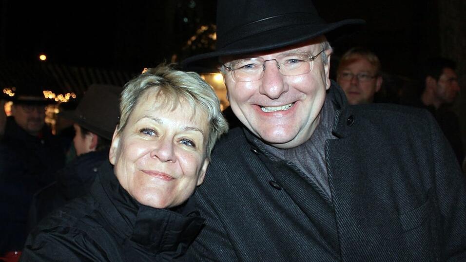 Am Donnerstagabend ist der Landshuter Christkindlmarkt eröffnet worden. Am Donnerstagabend ist der Landshuter Christkindlmarkt eröffnet worden.