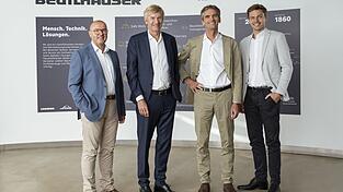 Der Kreis der bisherigen Geschäftsführung Oliver Sowa, Thomas Burgstaller und Matthias Burgstaller erweitert sich ab dem 1. April 2025 um Korbinian Burgstaller (v.l.).