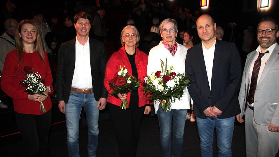 Gut aufgestellt f&uuml;r die Zukunft: das neue Pr&auml;sidium des ASV Cham mit Vereinsjugendleiterin Elena Bistrian, Vizepr&auml;sident Andreas Domani, Vizepr&auml;sidentin Birgit Franz, Pr&auml;sidentin Christine Gabriel, Schatzmeister Thomas Strobl und Vereinsjugendleiter Christian Eidenhardt (von links).