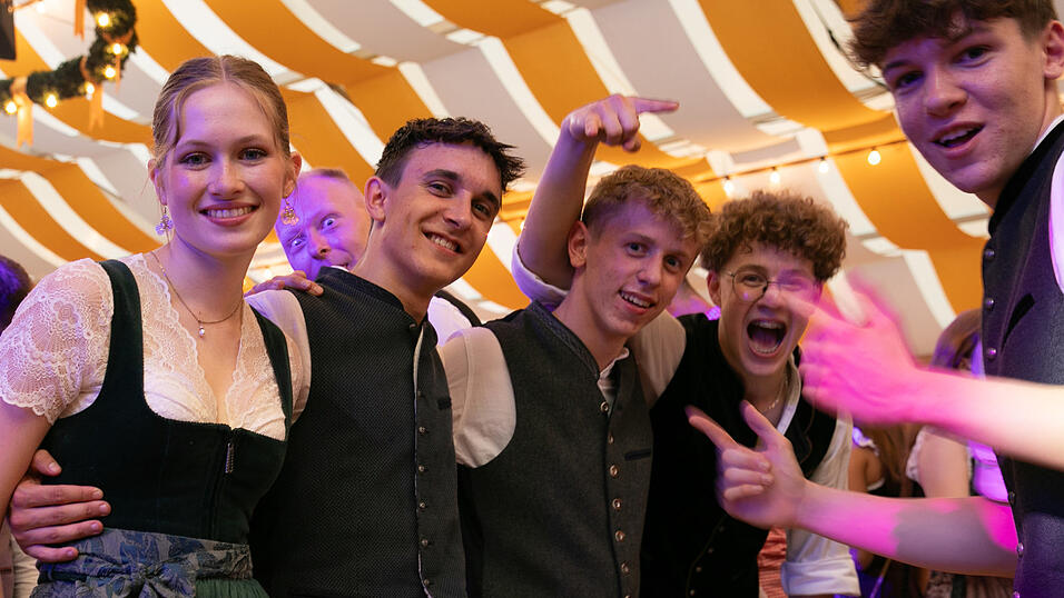 Die Partybilder vom Mittwoch, 13. August, aus dem Festzelt Nothaft. Die Partybilder vom Mittwoch, 13. August, aus dem Festzelt Nothaft.