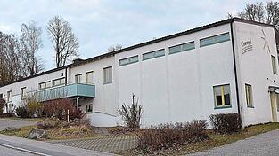 Die Zukunft des kirchlichen Bucher Kindergartens St. Irmengard wird aktuell diskutiert. Die Gemeinde hat den Defizitvertrag gek&uuml;ndigt. J&uuml;ngst wurde ein B&uuml;rgerantrag f&uuml;r den Erhalt von St. Irmengard &uuml;bergeben.