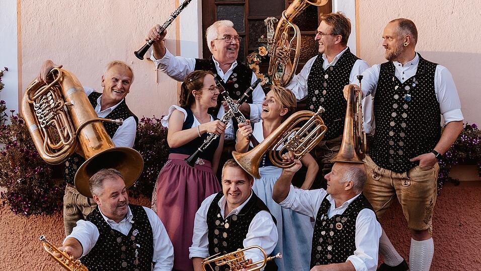 Die Tanngrindler Musikanten kommen zum Kirchweihtanz nach Viechtach und werden ordentlich aufspielen.