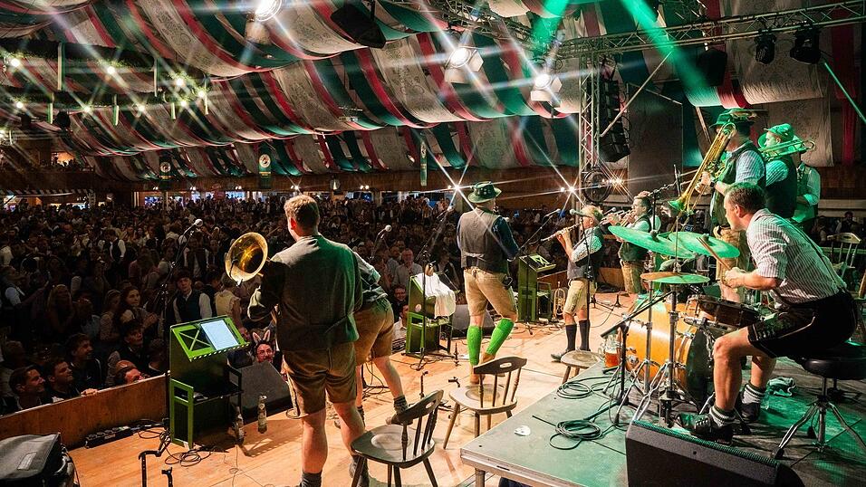 Die Partybilder vom Sonntag, 16. August, aus dem Festzelt Weckmann. Die Partybilder vom Sonntag, 16. August, aus dem Festzelt Weckmann.