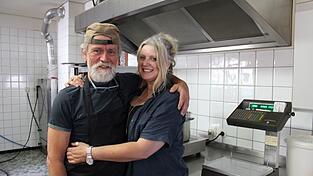 Werner Heibl und Andrea Baur in der Tiefenbach Wirtshausk&uuml;che. Hier hat alles angefangen - doch langsam geht ihnen der Platz aus.