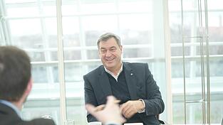 'Ich habe einen Superjob als Ministerpr&auml;sident, daf&uuml;r bin ich dankbar'. sagt CSU-Chef Markus S&ouml;der. 'Die Wahrscheinlichkeit f&uuml;r einen Bayern, Kanzler zu werden, ist nach menschlichem Ermessen und den bisherigen Erfahrungen extrem gering.'