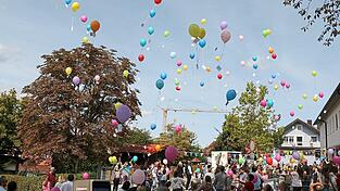 Anlässlich des Jubiläums wurden viele bunte Luftballons auf die Reise geschickt.
