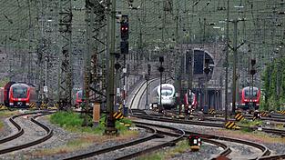 Der Schienenpersonennahverkehr in Bayern boomt wie nie: Fast zwölf Milliarden Kilometer legten die Fahrgäste im vergangenen Jahr in den bayerischen Zügen zurück. (Symbolbild)