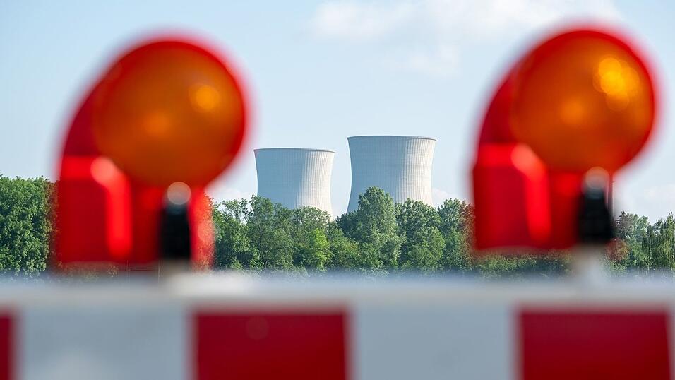 Um das Kraftwerk gilt während der Sprengung ein Sperrbereich. (Archivbild)