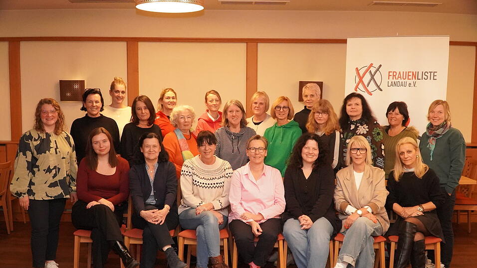 Mit 24 Kandidatinnen und zwei Ersatzkandidatinnen geht die Frauenliste in die Kommunalwahl. Mit 24 Kandidatinnen und zwei Ersatzkandidatinnen geht die Frauenliste in die Kommunalwahl.